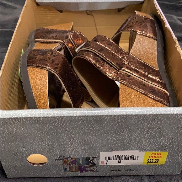 Muk luks wedge sandals - Picture 5 of 6